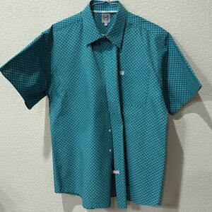 Cinch Men’s Short Sleeve Button Down Shirt.